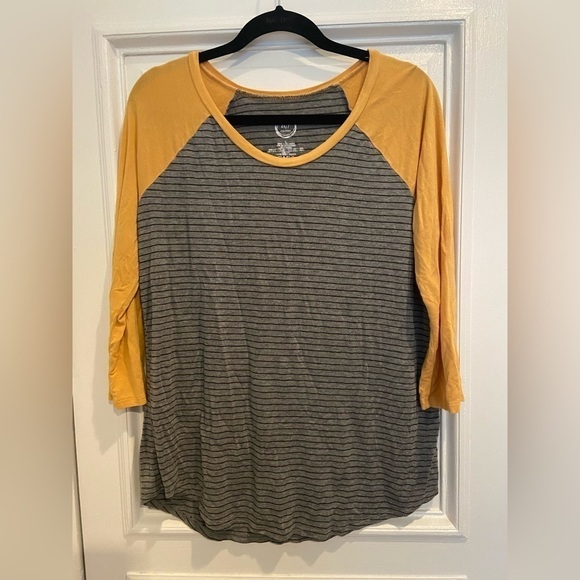 Maurices 24/7 Soft Gray & Black Stripes w/ Yellow 3/4 Sleeves Baseball Tee Large - Picture 3 of 5